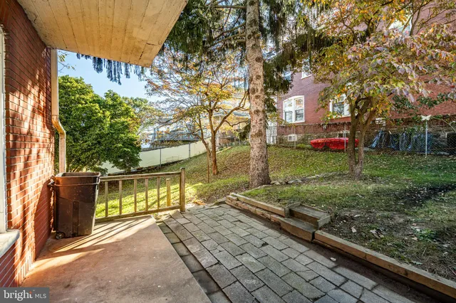 a view of a back yard of the house
