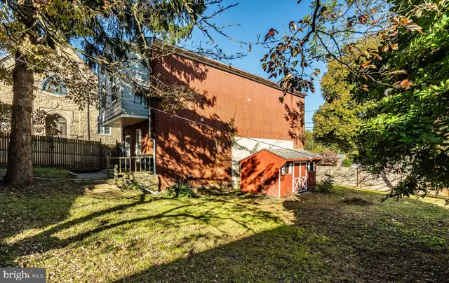a view of a yard with plants and trees