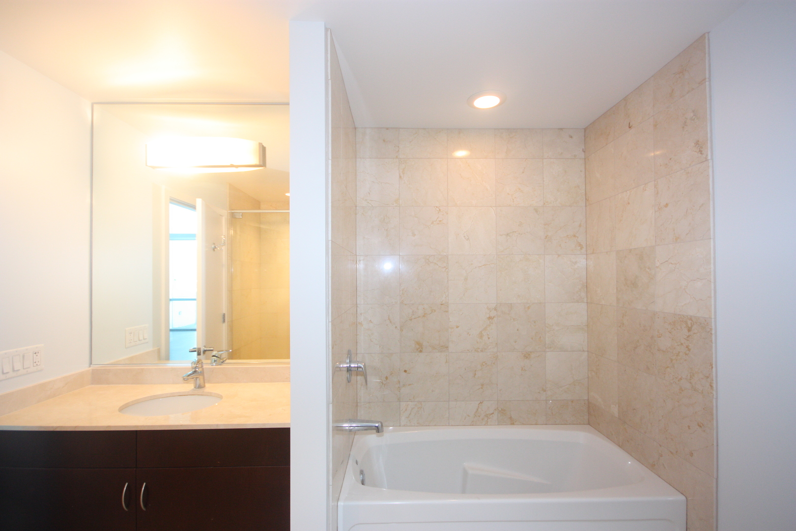 125 South Green Street, Unit 1202A Chicago, IL 60607 - Photo 7 of 15 a bathroom with a bathtub and a sink
