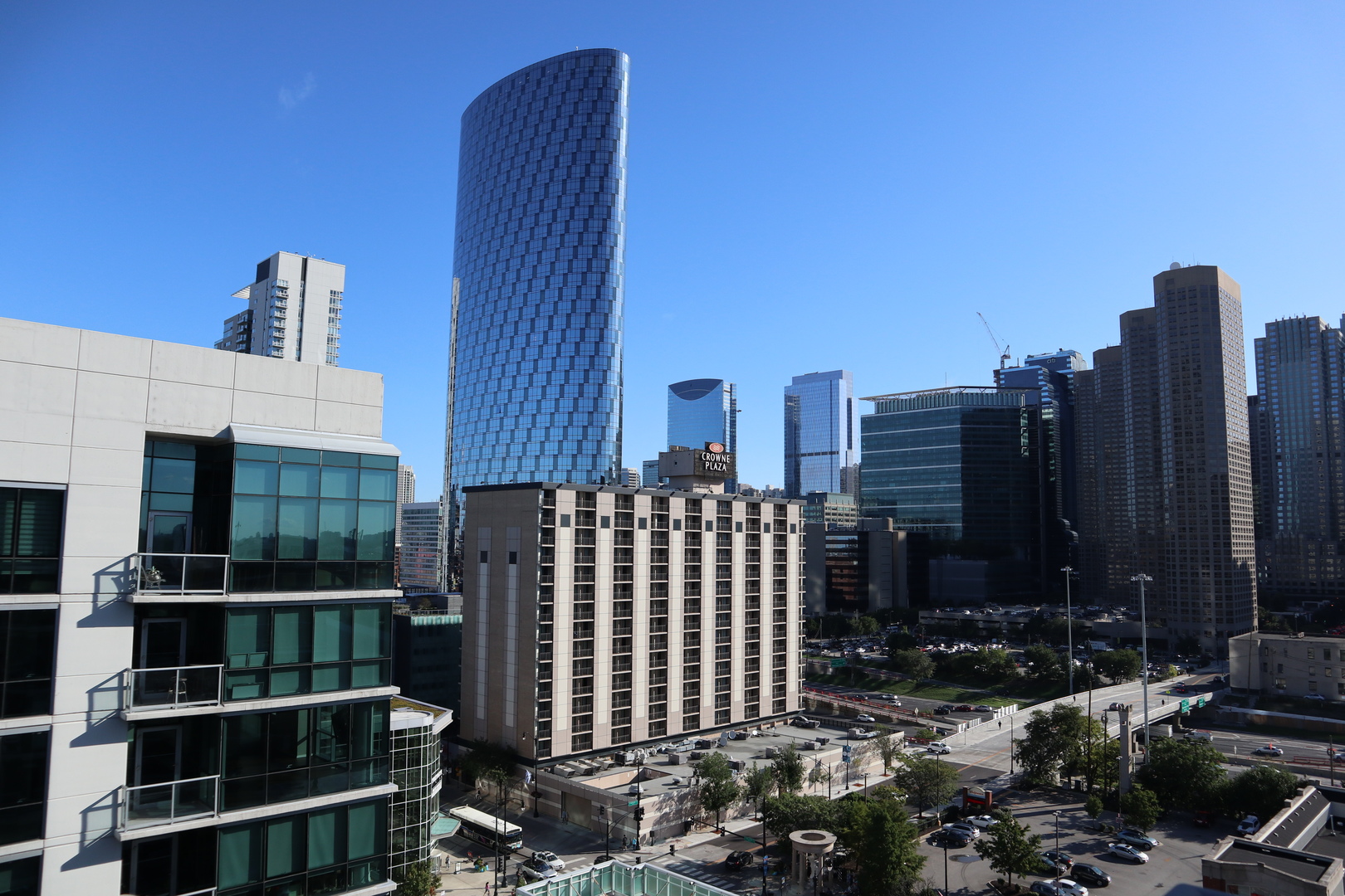 125 South Green Street, Unit 1202A Chicago, IL 60607 - Photo 9 of 15 a view of buildings