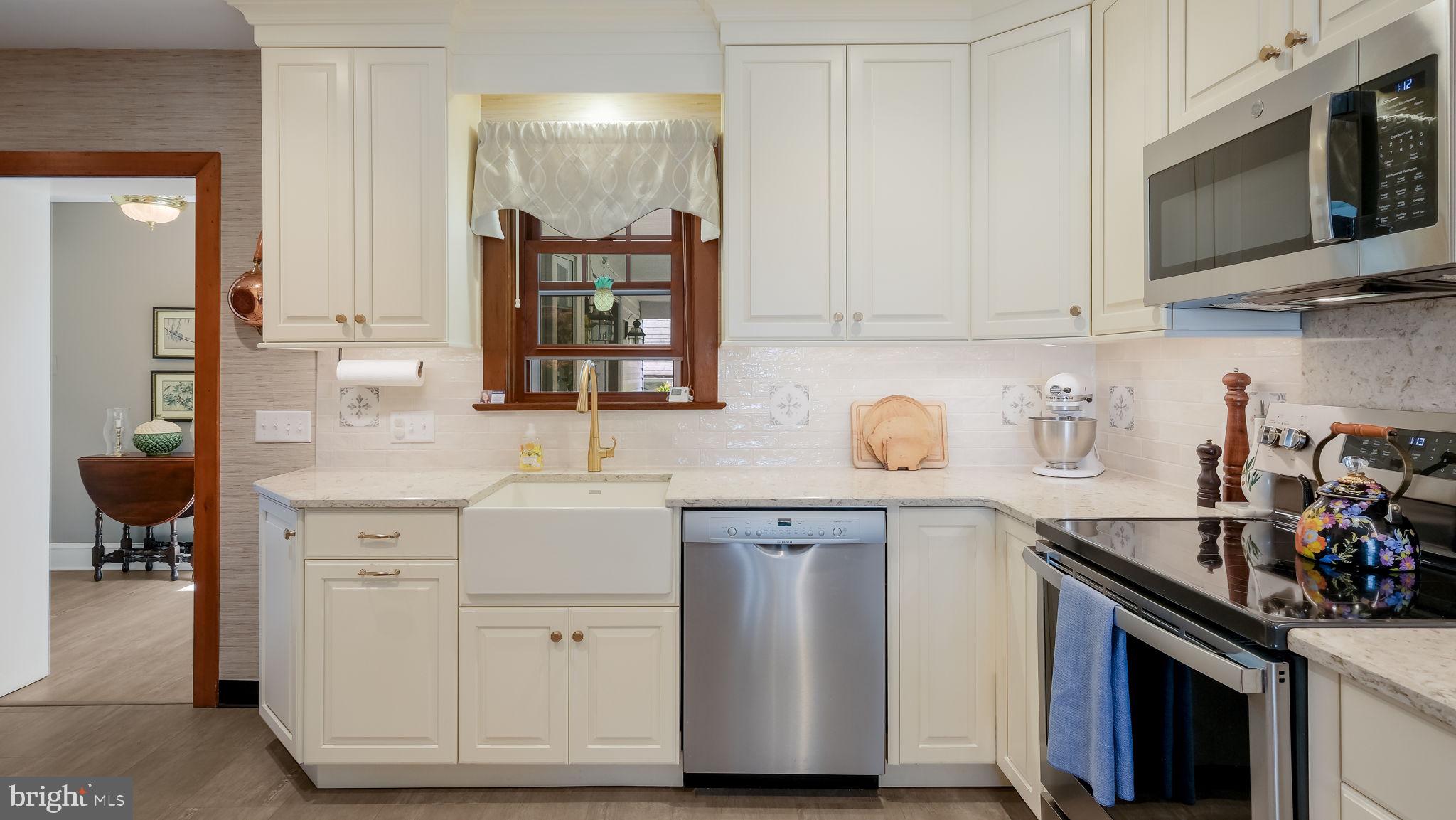 113 Iron Hill Road Doylestown, PA 18901 - Photo 20 of 47 Stainless Appliances and Farmhouse Sink!