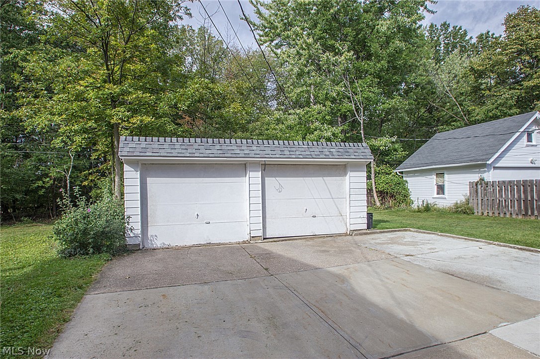 2384 Ashurst Road University Heights, OH 44118 - Photo 27 of 28 2 car garage