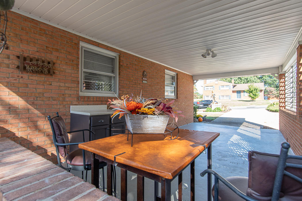 115 Frontier Road Northeast Roanoke, VA 24012 - Photo 25 of 39 Carport