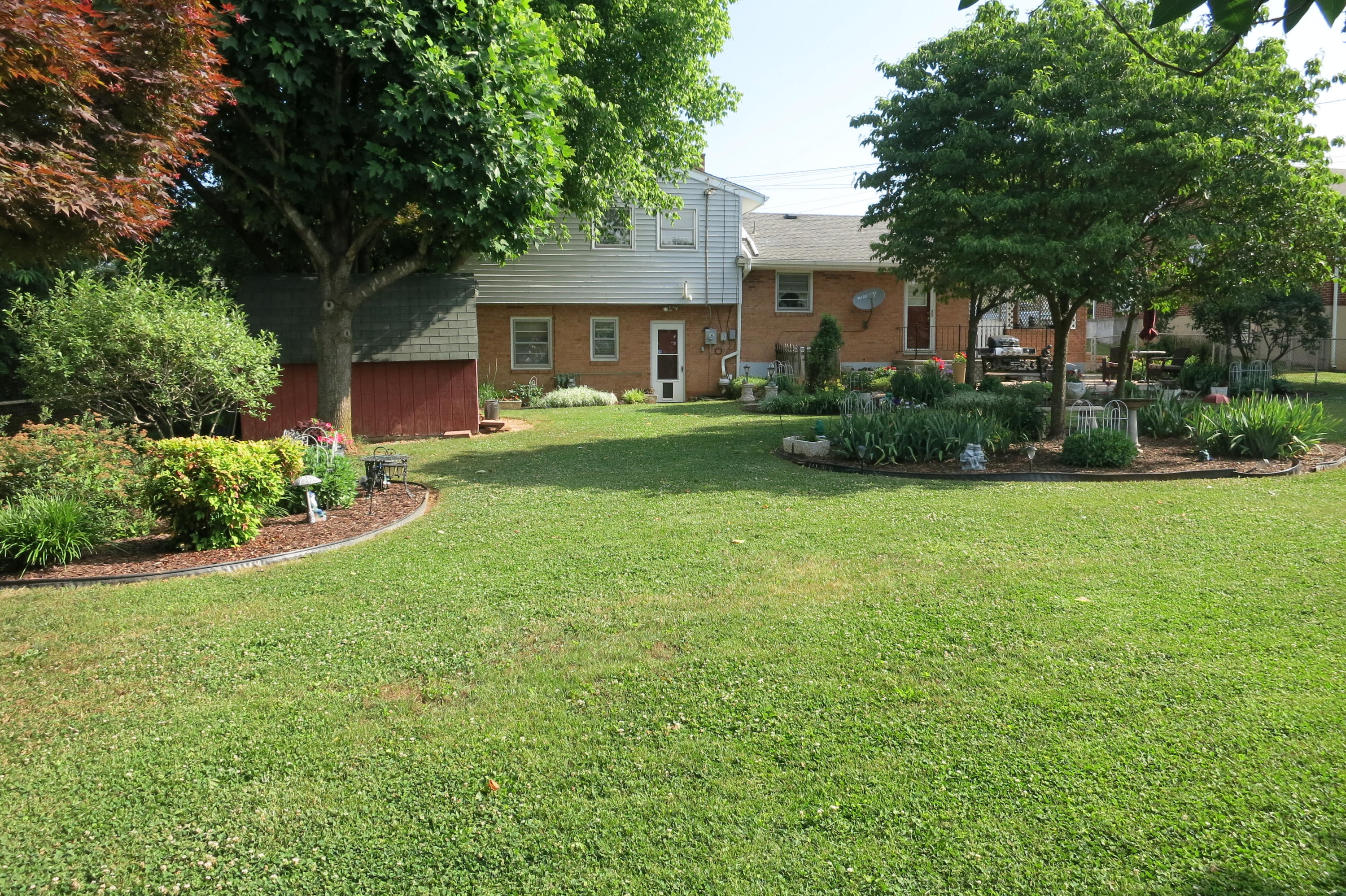 115 Frontier Road Northeast Roanoke, VA 24012 - Photo 32 of 39 Summer pics