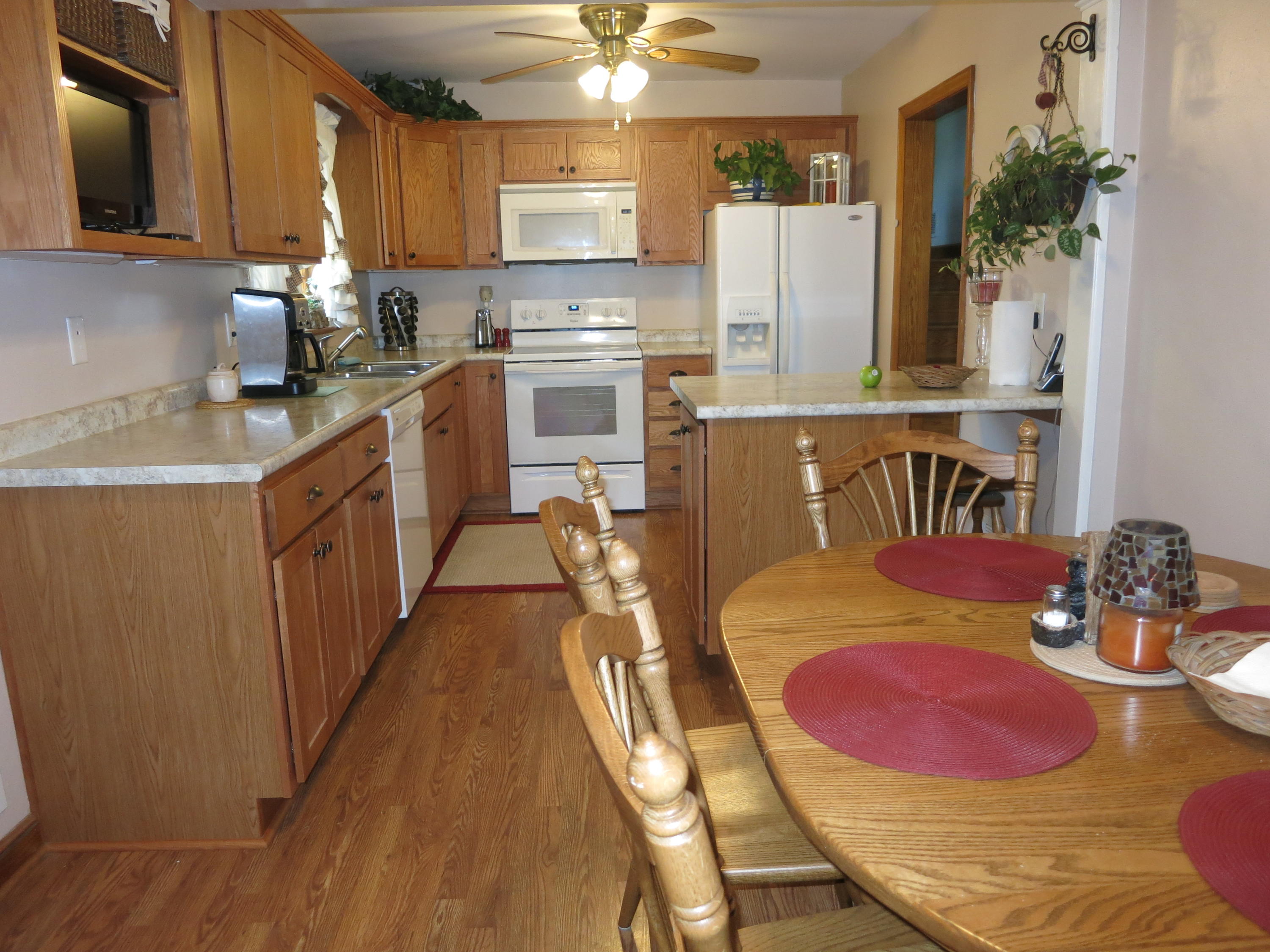 115 Frontier Road Northeast Roanoke, VA 24012 - Photo 8 of 39 Updated kitchen