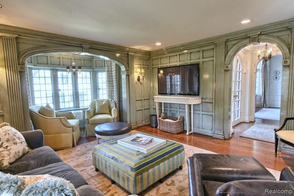 333 Washington Road Grosse Pointe, MI 48230 - Photo 6 of 34 Living Room 2nd View.jpg