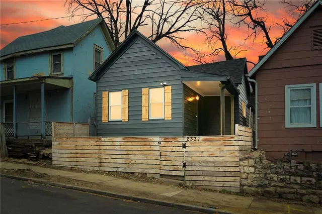 $299,500 | 2331 Belleview Avenue, Kansas City, MO 64108