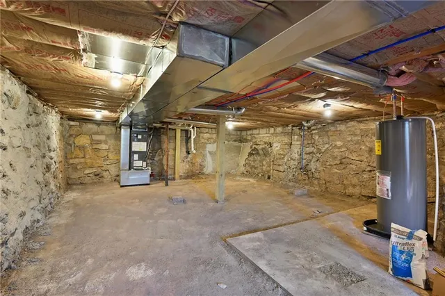 $299,500 | 2331 Belleview Avenue, Kansas City, MO 64108