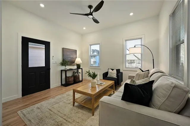 $299,500 | 2331 Belleview Avenue, Kansas City, MO 64108