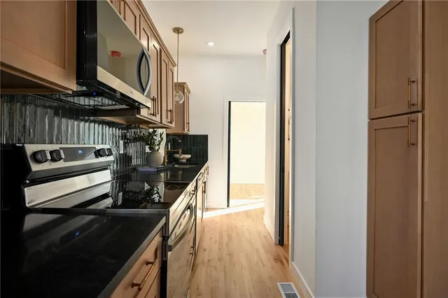 $299,500 | 2331 Belleview Avenue, Kansas City, MO 64108