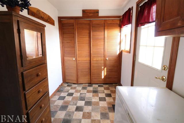 2234 Bearsdale Road Maroa, IL 61756 - Photo 3 of 17 a view of a closet