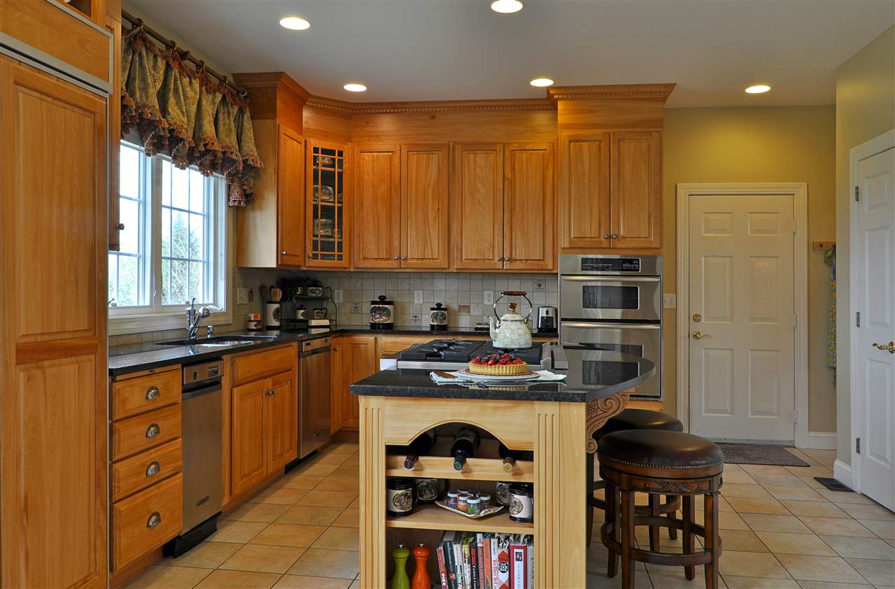 91 Golf Course Road South Burlington, VT 05403 - Photo 8 of 36