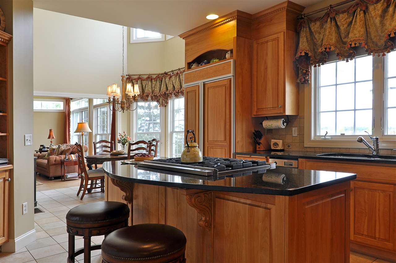 91 Golf Course Road South Burlington, VT 05403 - Photo 10 of 36