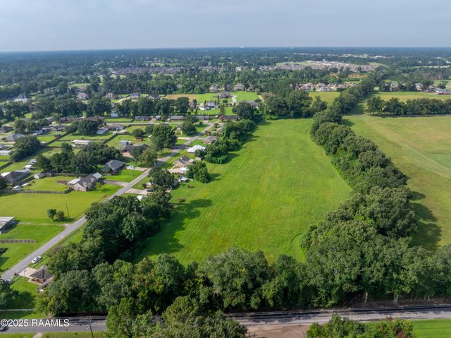 $200,000 | 800 Blk Hector Connoly Road, Carencro, LA 70520