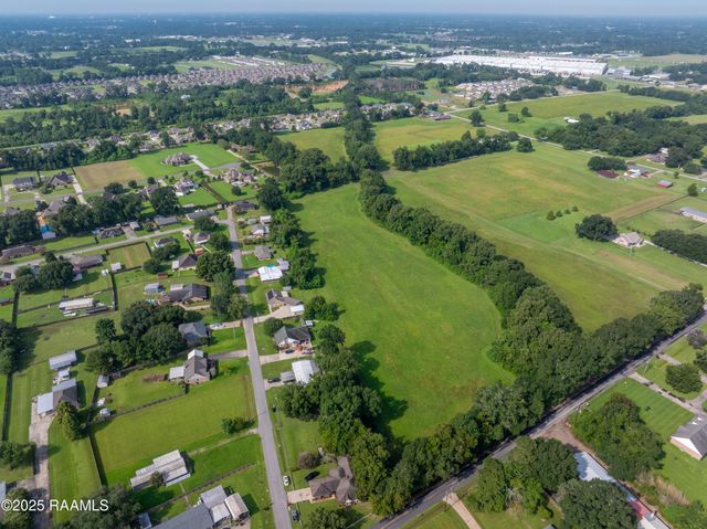 $200,000 | 800 Blk Hector Connoly Road, Carencro, LA 70520