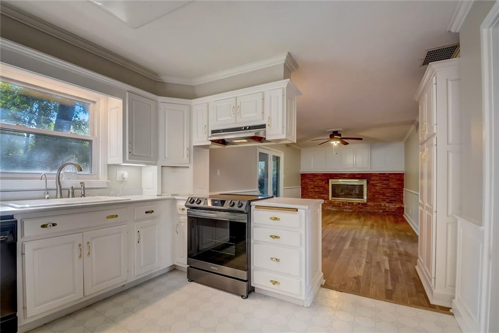 7831 Hoover Road Indianapolis, IN 46260 - Photo 11 of 29 Gallery Image 11