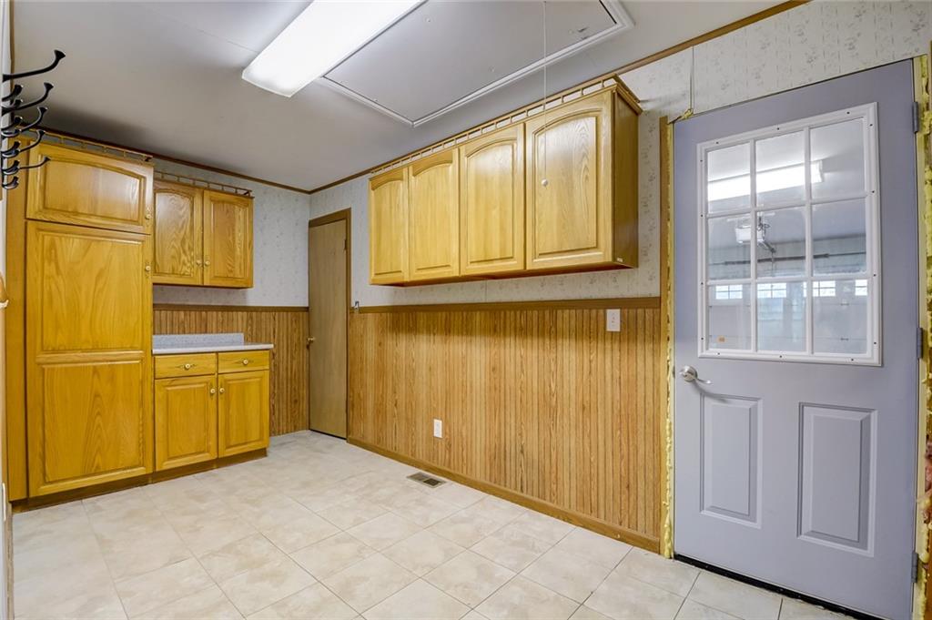 7831 Hoover Road Indianapolis, IN 46260 - Photo 14 of 29 Gallery Image 14