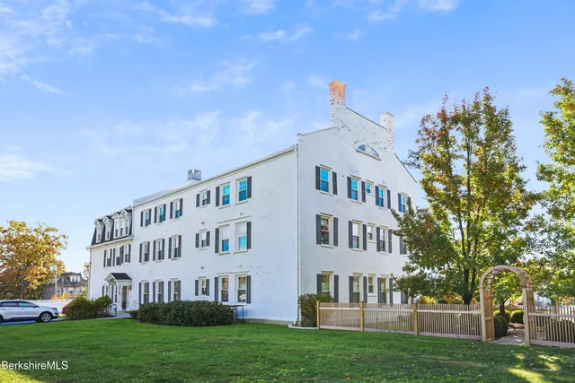 $196,500 | 33 Maplewood Avenue, Unit 103, Pittsfield, MA 01201