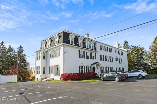 $196,500 | 33 Maplewood Avenue, Unit 103, Pittsfield, MA 01201
