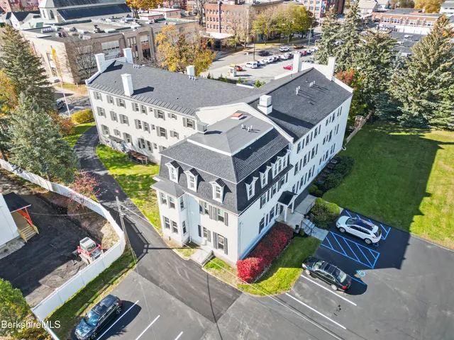 $196,500 | 33 Maplewood Avenue, Unit 103, Pittsfield, MA 01201