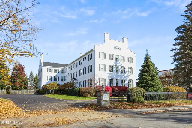 $196,500 | 33 Maplewood Avenue, Unit 103, Pittsfield, MA 01201