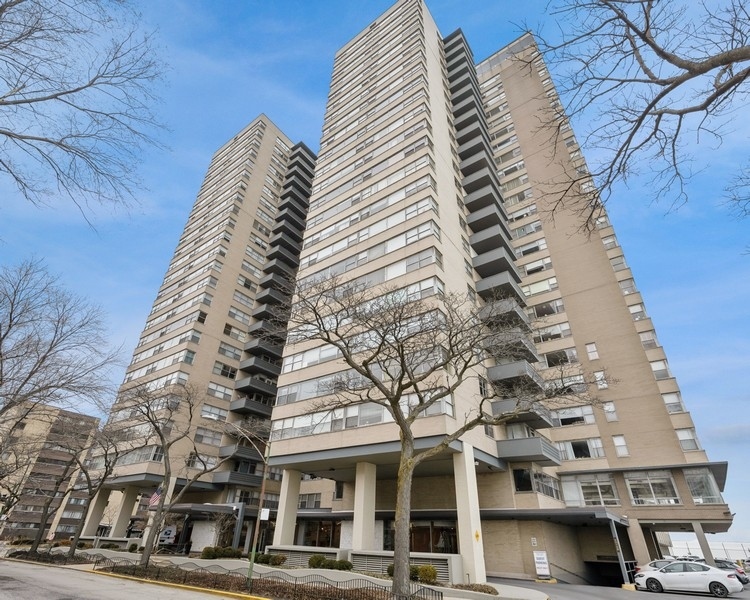 6301 North Sheridan Road, Unit 15R Chicago, IL 60660 - Photo 1 of 28 Gallery Image 1