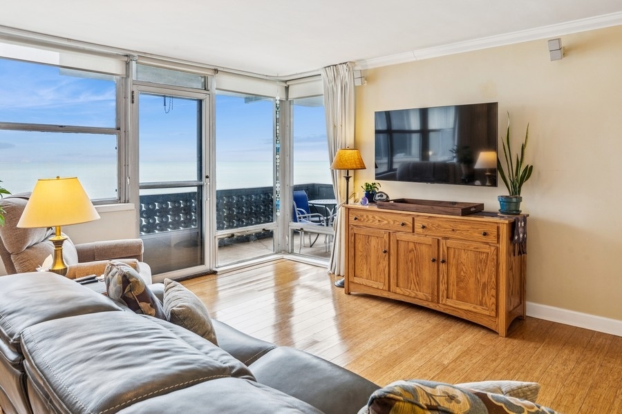 6301 North Sheridan Road, Unit 15R Chicago, IL 60660 - Photo 5 of 28 Gallery Image 5