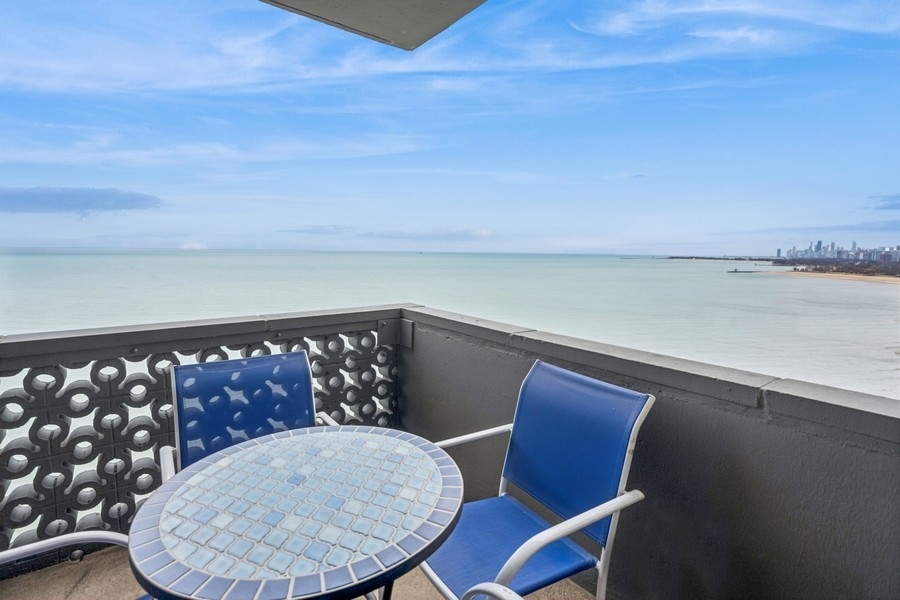 6301 North Sheridan Road, Unit 15R Chicago, IL 60660 - Photo 6 of 28 Gallery Image 6