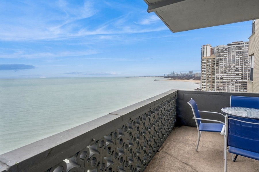 6301 North Sheridan Road, Unit 15R Chicago, IL 60660 - Photo 7 of 28 Gallery Image 7