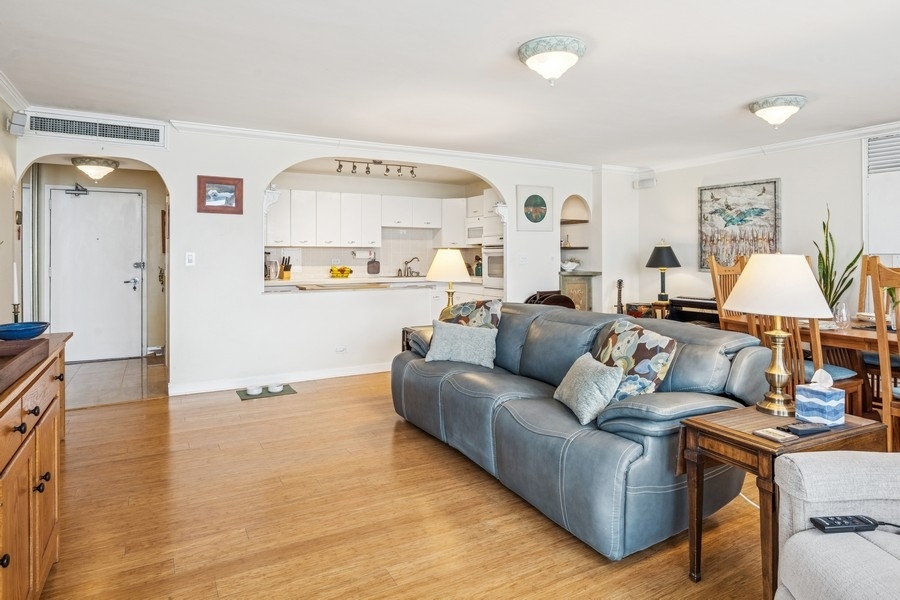 6301 North Sheridan Road, Unit 15R Chicago, IL 60660 - Photo 9 of 28 Gallery Image 9