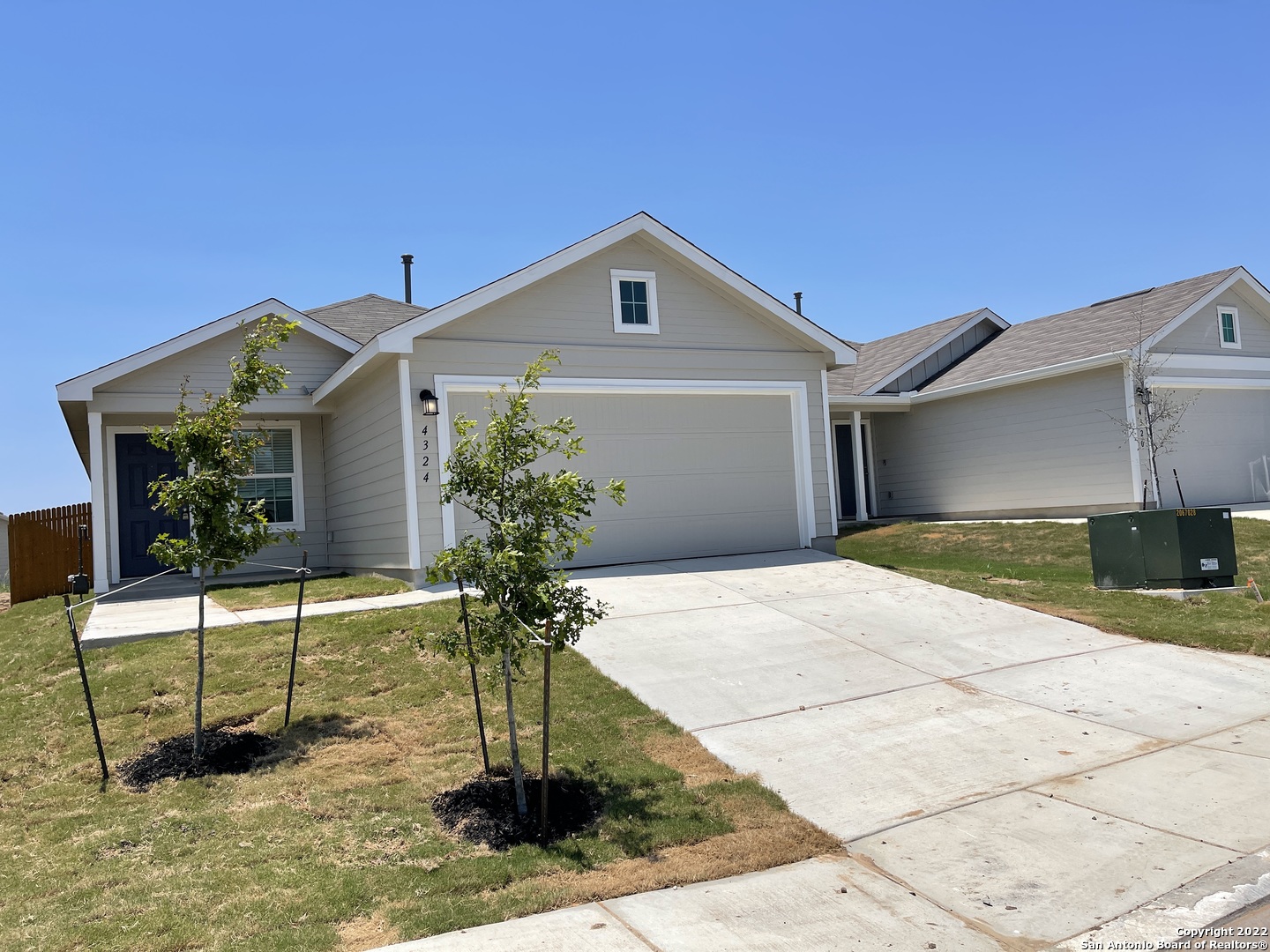 a view of a house with backyard and porch