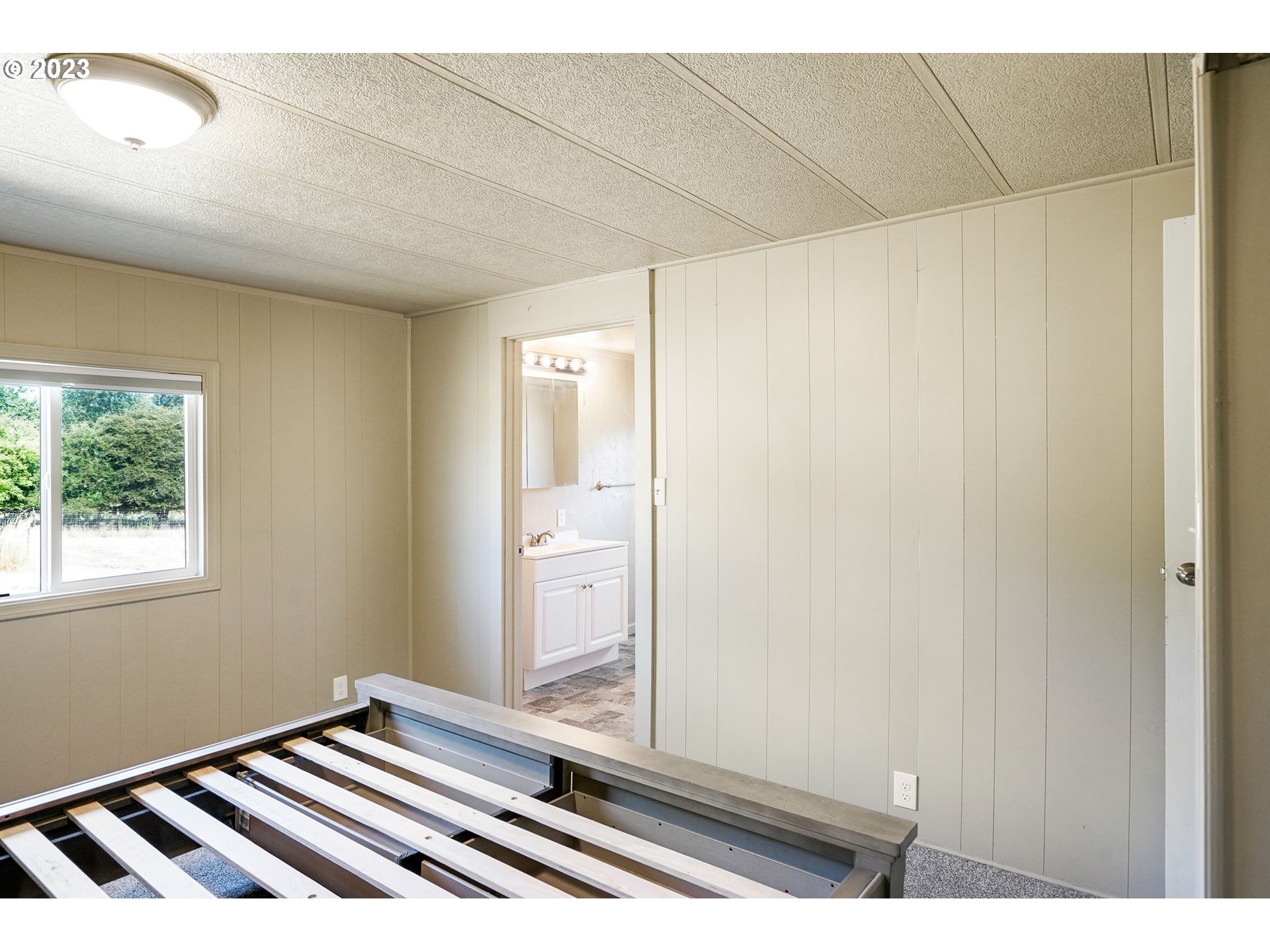 34075 Mt Pleasant Road Lebanon, OR 97355 - Photo 22 of 39 a view of an empty room and window