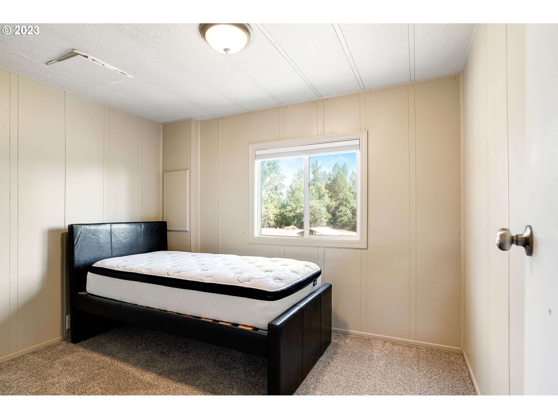 34075 Mt Pleasant Road Lebanon, OR 97355 - Photo 23 of 39 a room with a bed and a window