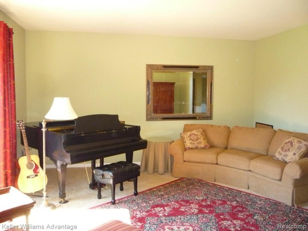 47751 Pavillon Road Canton, MI 48188 - Photo 12 of 50 P1040560.jpg