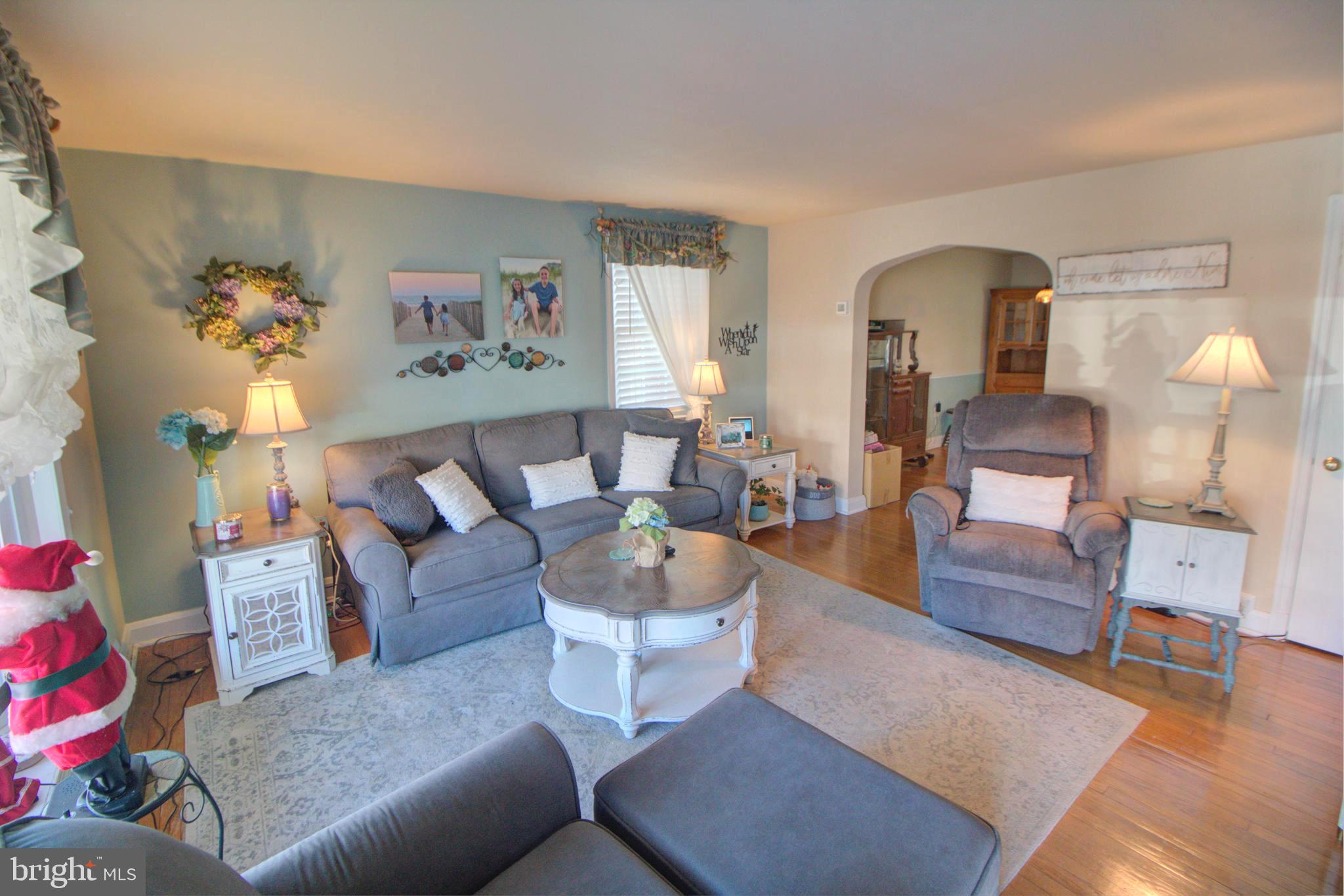 1027 Downton Road Halethorpe, MD 21227 - Photo 2 of 24 Living room