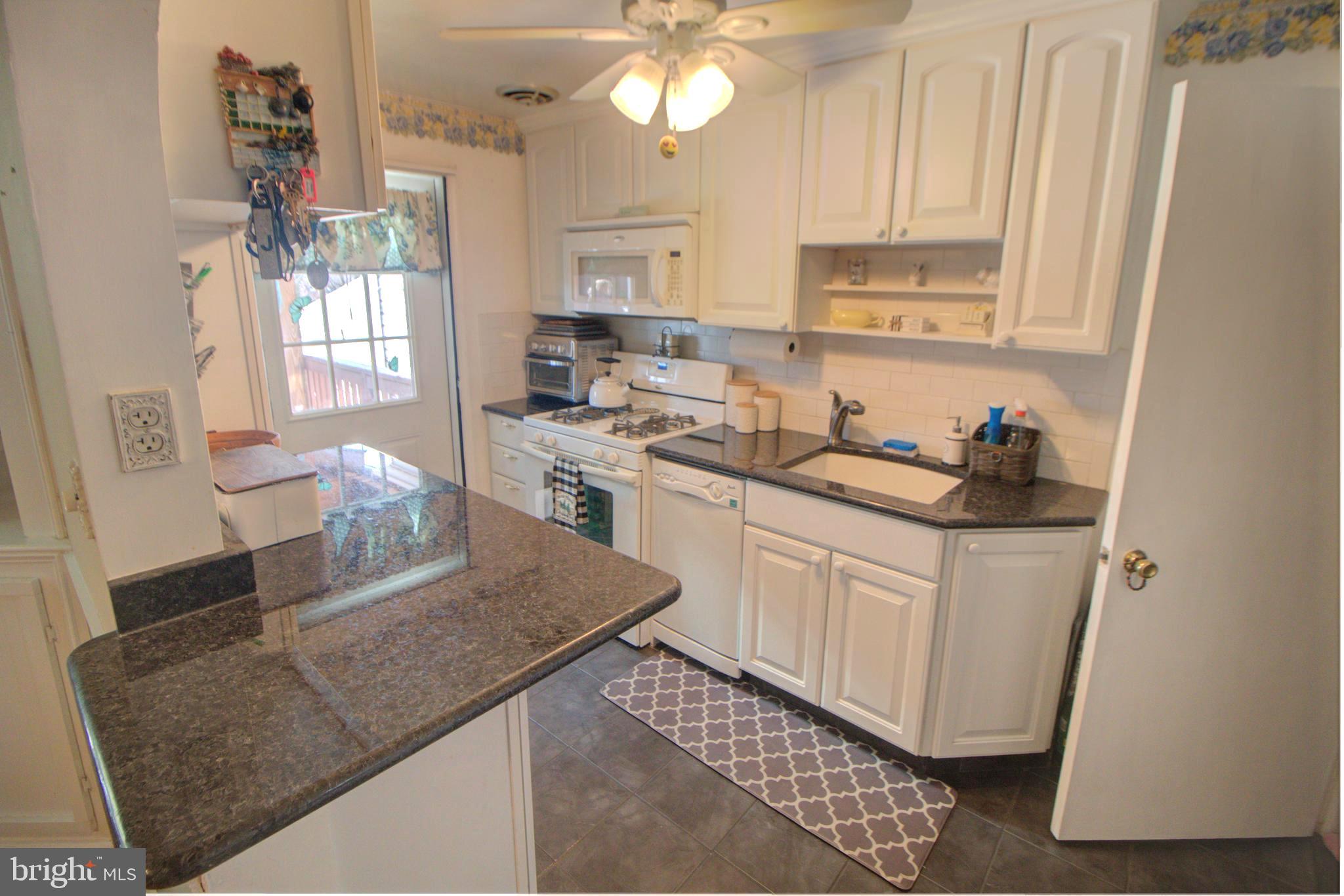 1027 Downton Road Halethorpe, MD 21227 - Photo 5 of 24 kitchen
