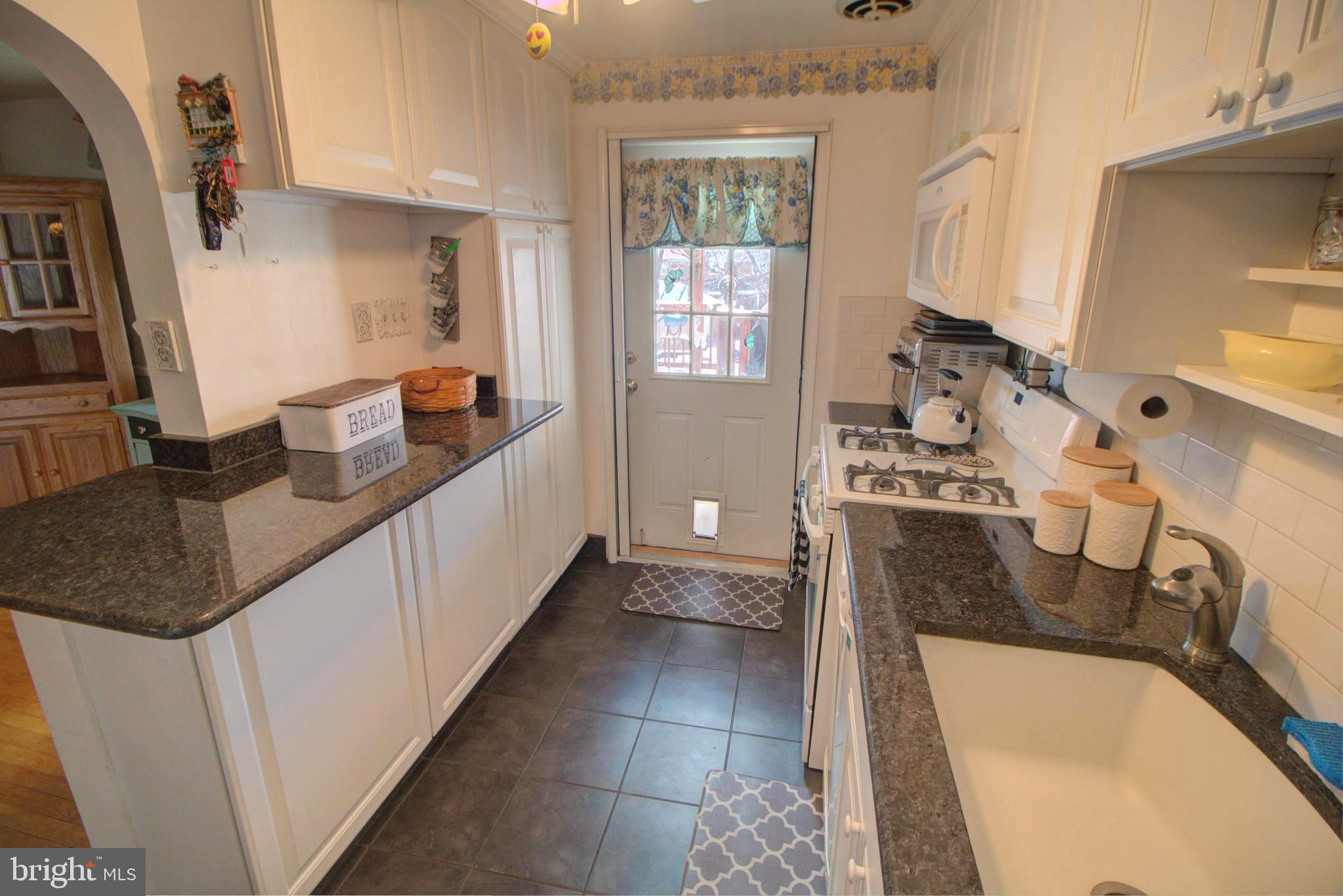 1027 Downton Road Halethorpe, MD 21227 - Photo 6 of 24 kitchen