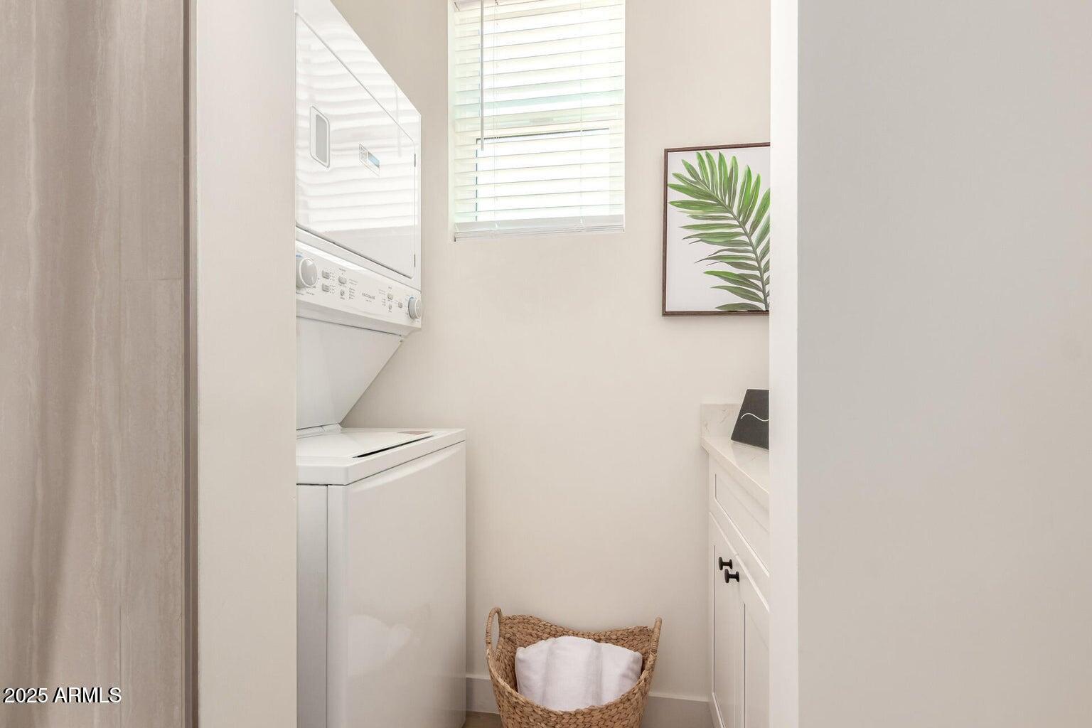 1508 West Sherman Street, Unit B Phoenix, AZ 85007 - Photo 14 of 16 a bathroom with a toilet and a window
