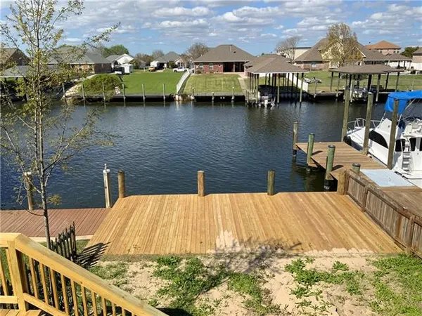 $2,000 | 176 Lakeview Drive, Unit A, Slidell, LA 70458