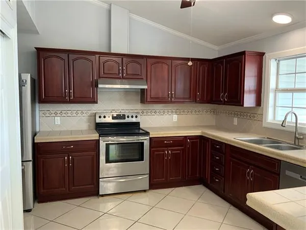 $2,000 | 176 Lakeview Drive, Unit A, Slidell, LA 70458