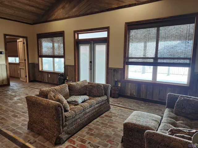 $995,000 | 14 Sandy Point Drive, Grand Isle, LA 70358