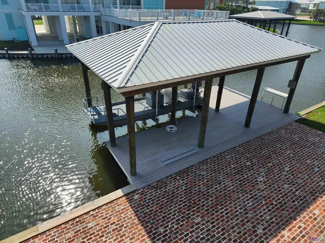 $995,000 | 14 Sandy Point Drive, Grand Isle, LA 70358