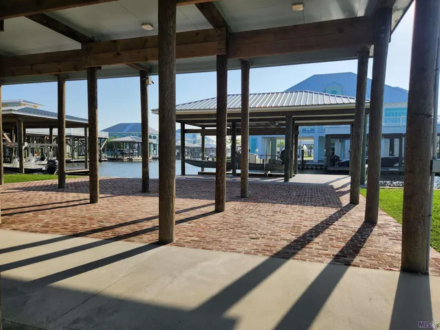 $995,000 | 14 Sandy Point Drive, Grand Isle, LA 70358