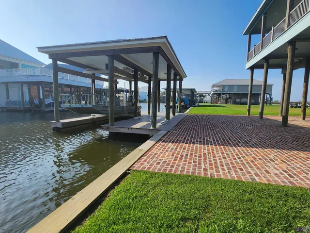 $995,000 | 14 Sandy Point Drive, Grand Isle, LA 70358
