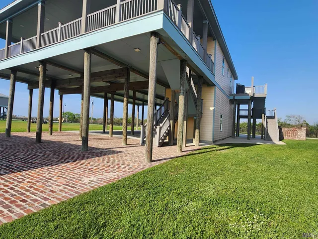 $995,000 | 14 Sandy Point Drive, Grand Isle, LA 70358