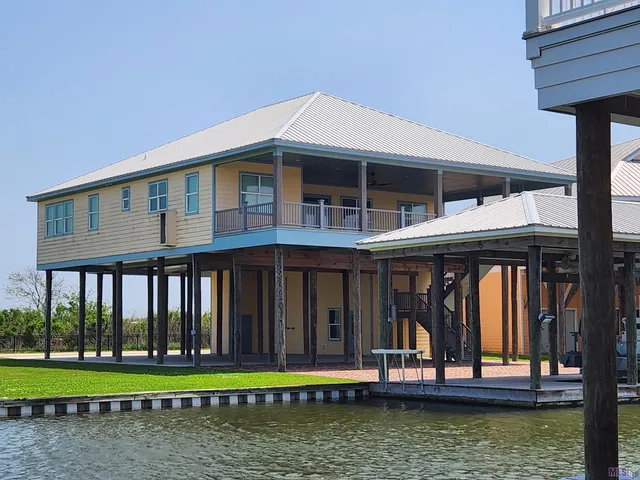 $995,000 | 14 Sandy Point Drive, Grand Isle, LA 70358