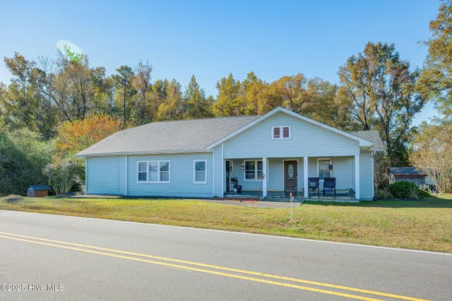 $300,000 | 610 Fertilizer Road, Riegelwood, NC 28456