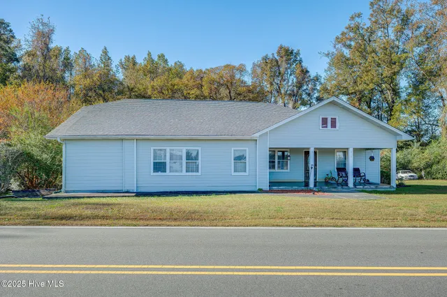 $300,000 | 610 Fertilizer Road, Riegelwood, NC 28456