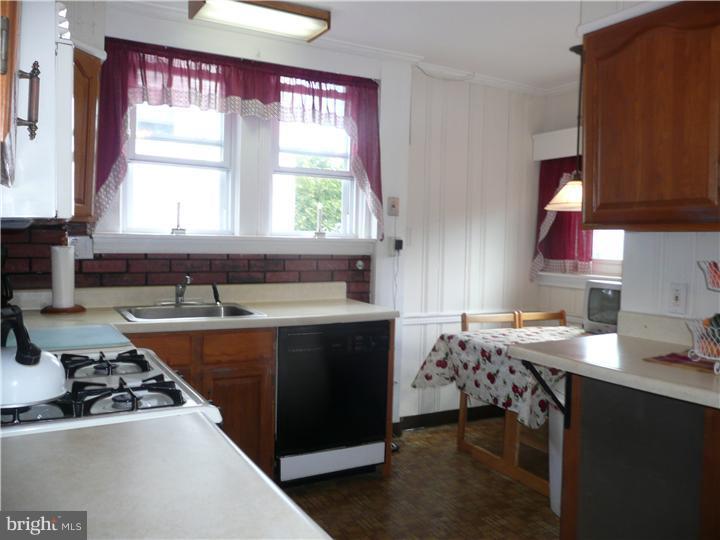 4024 Lasher Road Drexel Hill, PA 19026 - Photo 3 of 25 Kitchen