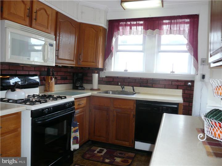 4024 Lasher Road Drexel Hill, PA 19026 - Photo 5 of 25 Kitchen